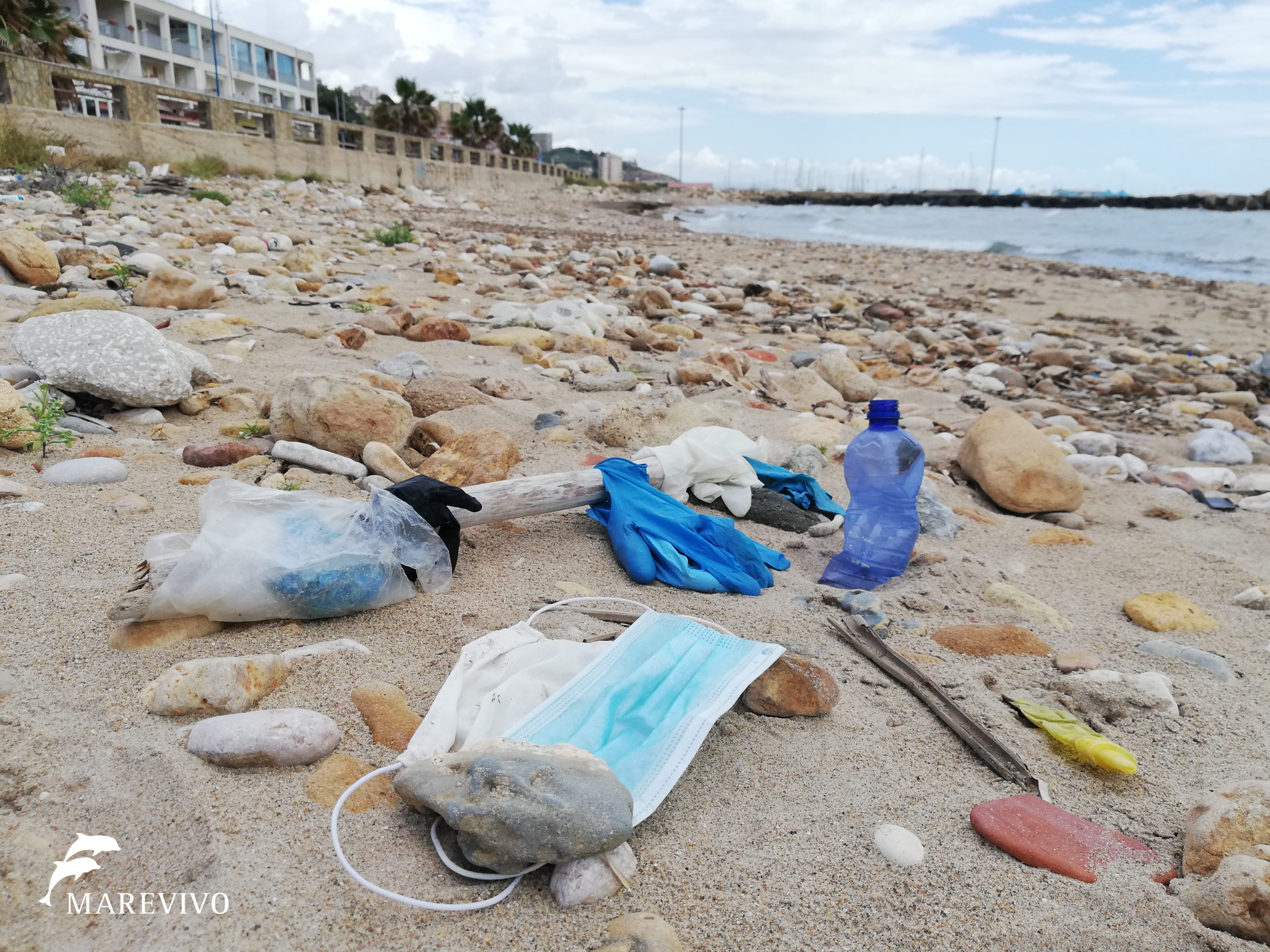 La tragedia del COVID19 coinvolge anche il mare: il problema dello smaltimento delle mascherine