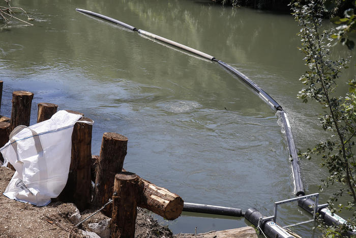Inaugurata sul fiume Aniene una «barriera acchiappa-rifiuti». È la seconda nel Lazio