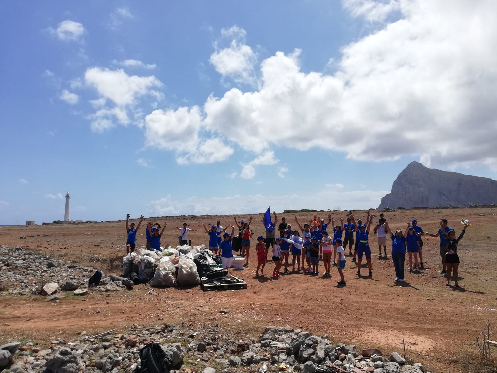 La spiaggia di San Vito Lo Capo ripulita dai cittadini e dai volontari di Marevivo
