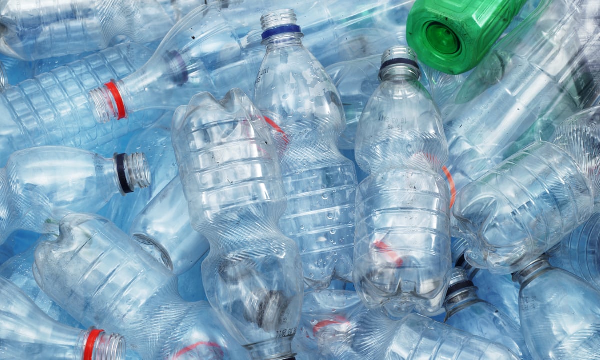 Approvato l’emendamento che elimina il limite del 50% di plastica riciclata per le bottiglie
