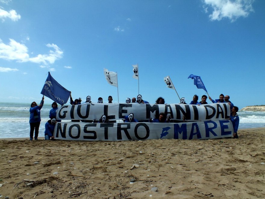 Siamo in debito con il Pianeta ma continuiamo a trivellare il mare. Cos’è il PiTESAI e perché è inaccettabile