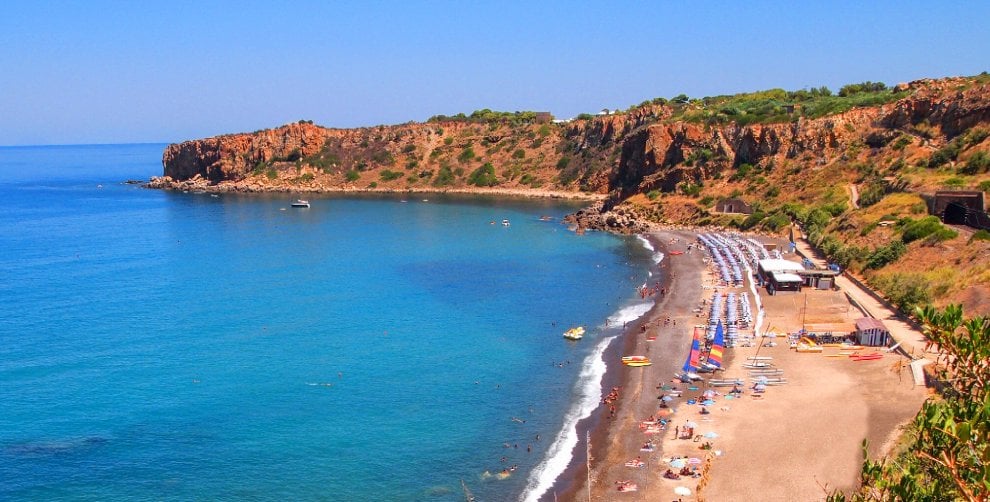 I ragazzi del Campo Avventura hanno ripulito la Spiaggia di Finale di Pollina