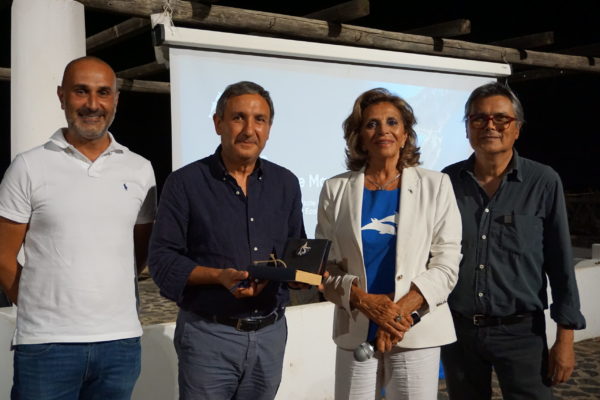 1. Rosalba Giugni E Carlo Tricoli Con I Sindaci Di Santa Marina Salina E Leni 1. Rosalba Giugni E Carlo Tricoli Con I Sindaci Di Santa Marina Salina E Leni