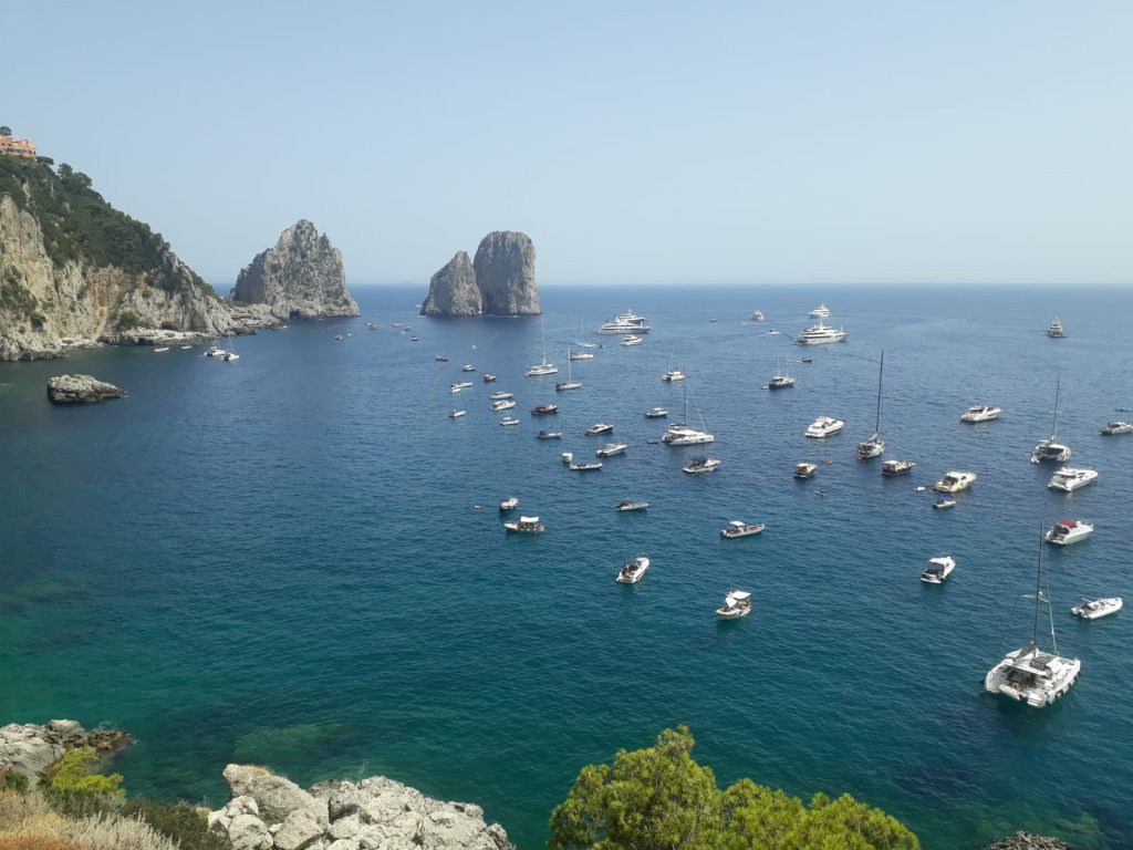 Capri, la prima estate con le boe a tutela del mare
