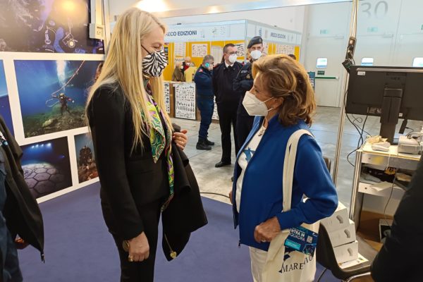 Rosalba Giugni Con Il Sottosegretario Alla Difesa Stefania Pucciarelli Rosalba Giugni Con Il Sottosegretario Alla Difesa Stefania Pucciarelli