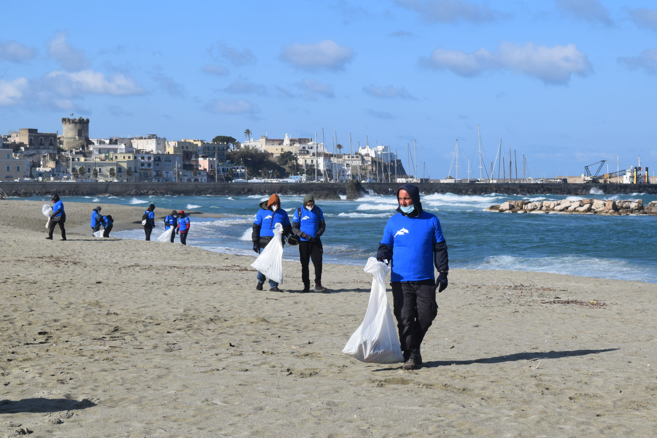 Marevivo e il Gruppo Pellicano Hotels insieme per la pulizia della Spiaggia della Chiaia di Ischia