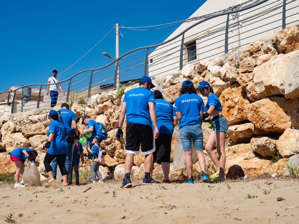 Pulizia spiaggia, raccolti 70 kg di rifiuti dalla Spiaggia Tonnara di Avola