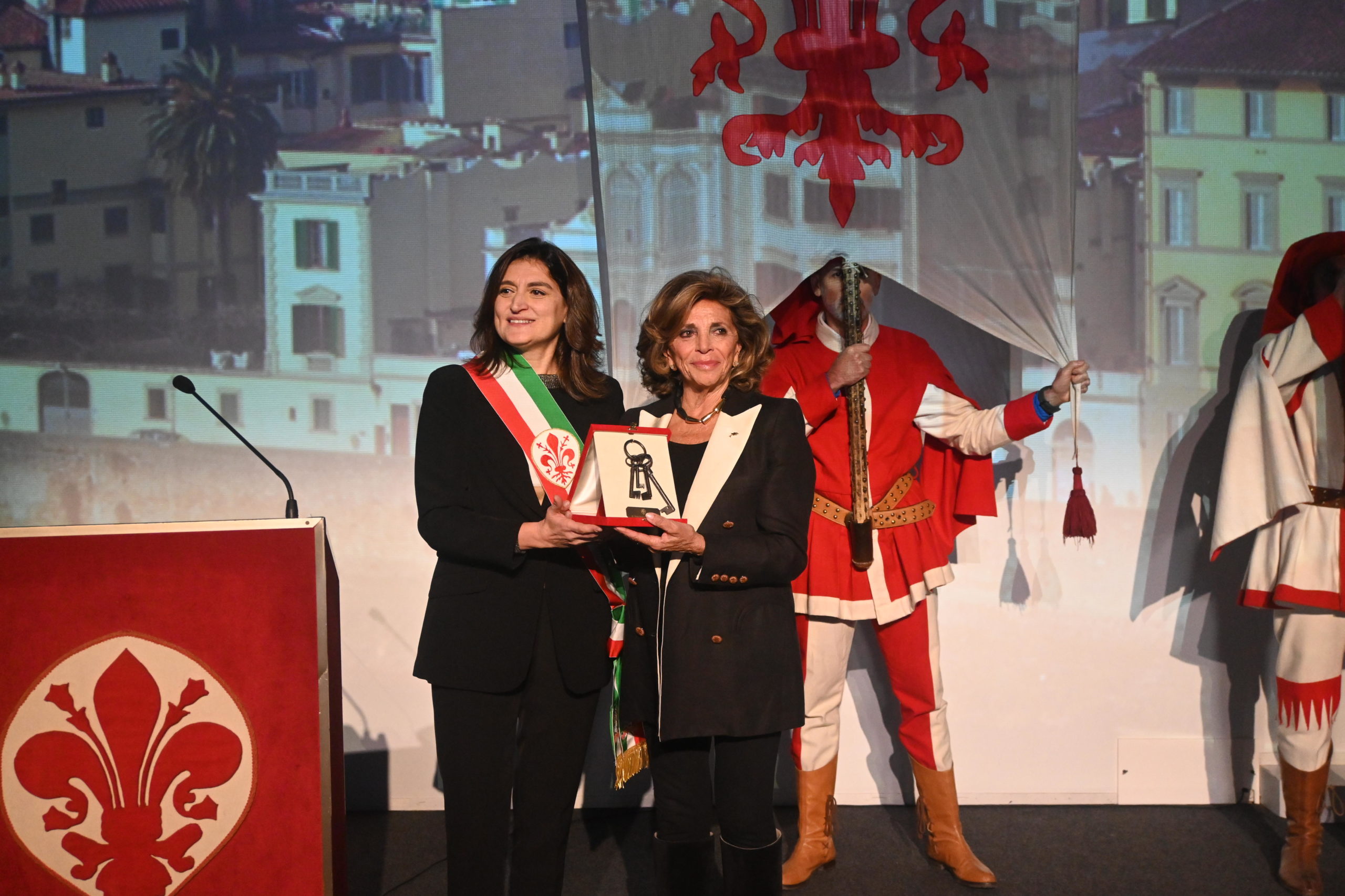 La Presidente di Marevivo Rosalba Giugni riceve le Chiavi della Città di Firenze