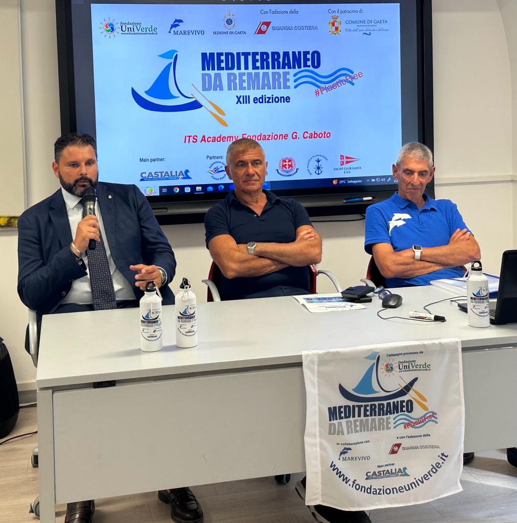 Il Mare Nostrum è sempre più caldo e pieno di plastiche: “Mediterraneo da remare” fa tappa a Gaeta