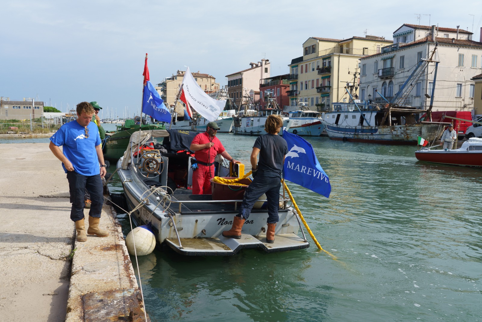 Recuperati 40 pneumatici dai fondali di Canal Lombardo a Chioggia
