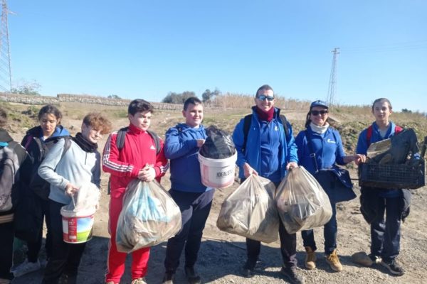 PLASTIC PIRATES (13) PLASTIC PIRATES (13)