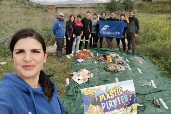 PLASTIC PIRATES (18) PLASTIC PIRATES (18)