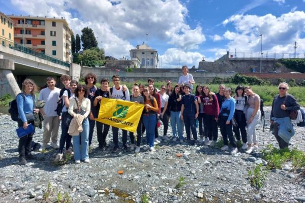 PLASTIC PIRATES (22) PLASTIC PIRATES (22)