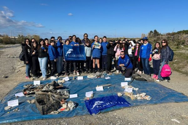 PLASTIC PIRATES (23) PLASTIC PIRATES (23)