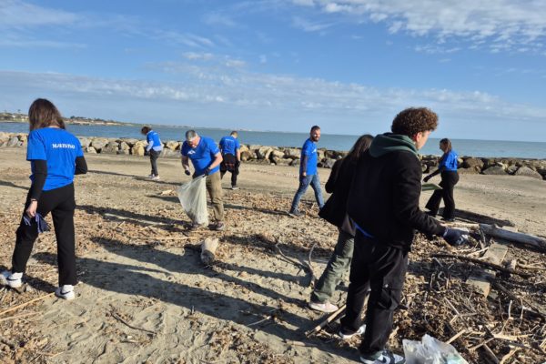 Adotta Una Spiaggia Ladispoli (12) Adotta Una Spiaggia Ladispoli (12)